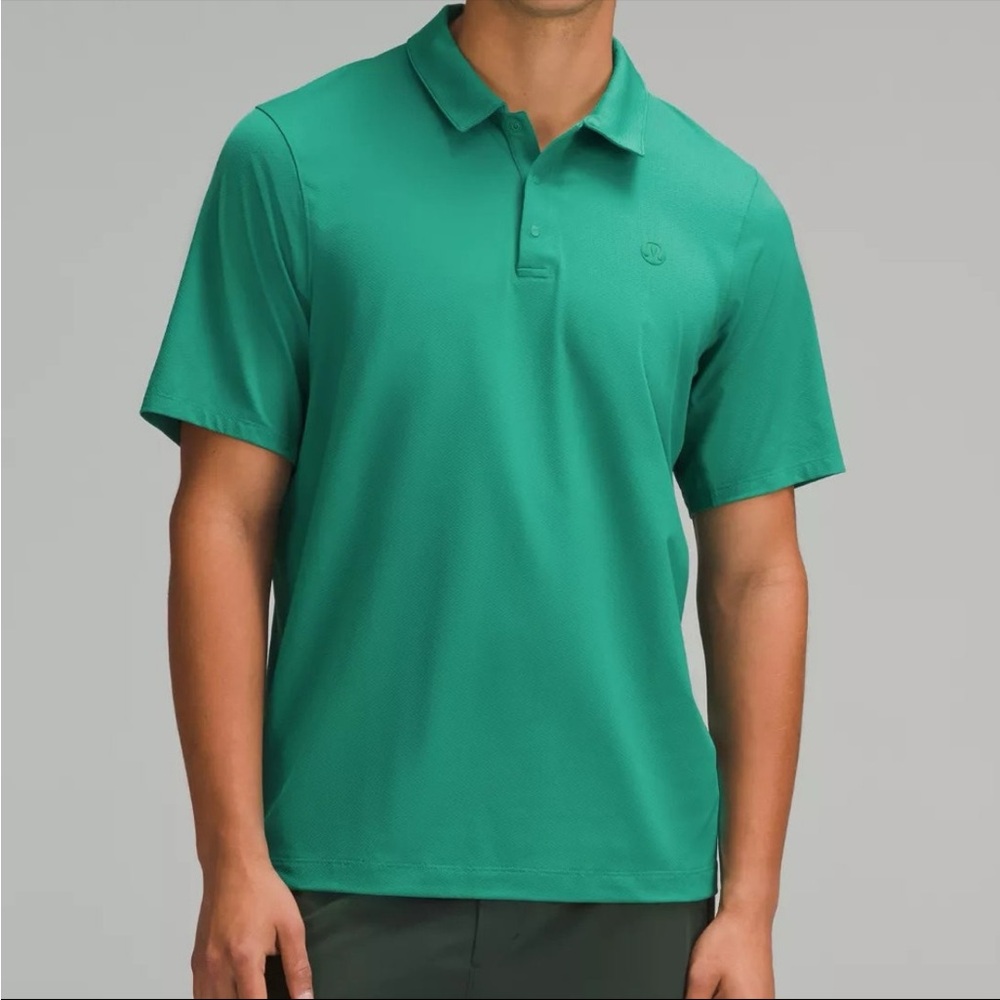 Lululemon men’s size small golf logo sport polo short sleeve green. Like new!